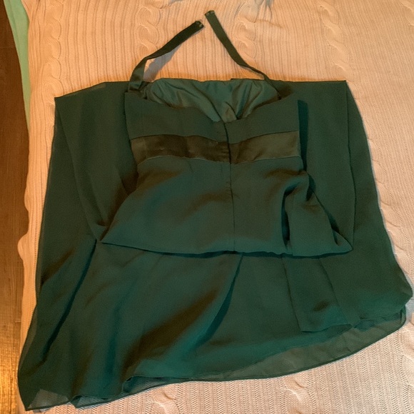 Formal floor length gown hunter green size 4 great condition - Picture 5 of 6